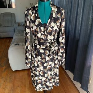 Diane Von Furstenberg 100% Silk Wrap Dress Size 10